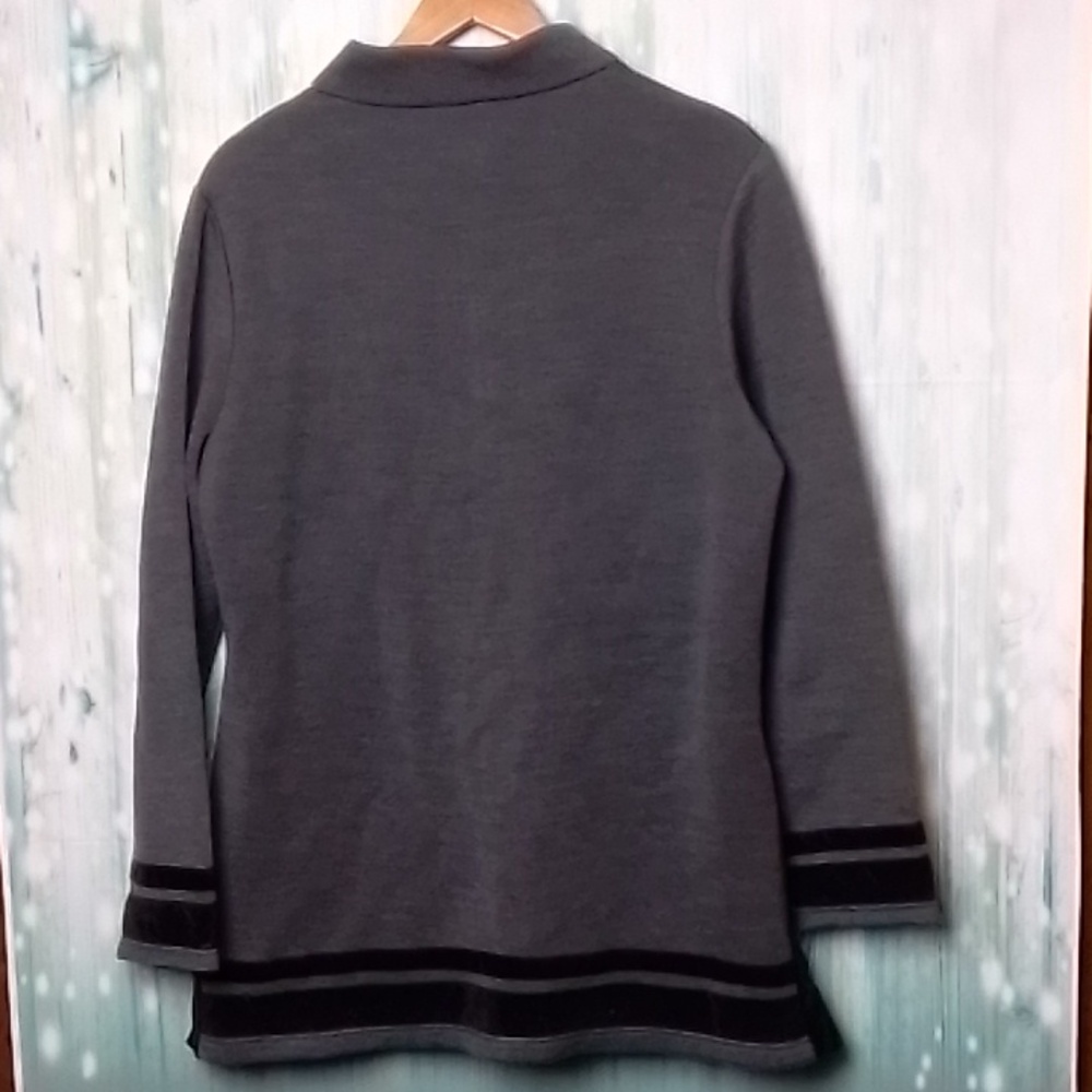 Soft Surroundings Heavy Weight Long Sleeve V Neck Gray With Black Velvet Trim Lg - Picture 2 of 10